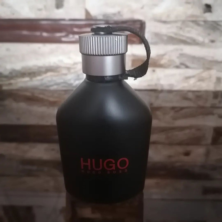 عطر ادکلن هوگو باس قمقمه ای مشکی، جاست دیفرنت/ HUGOBOSS JUST DIFFERENT نسخه مَسترکوالیتی سفارش اروپا بشرط استعلام بارکد