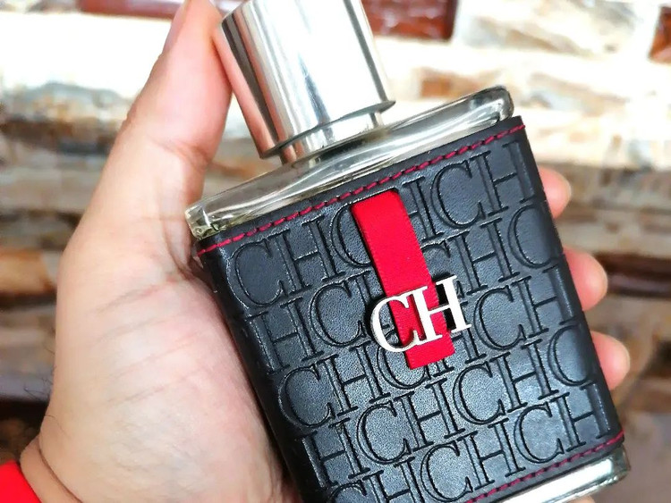 CH ,CAROLINA HERRERA UNBOX / عطر ادکلن سی اچ کارولینا هررا، مردانه اورجینال بدون جعبه آنباکس