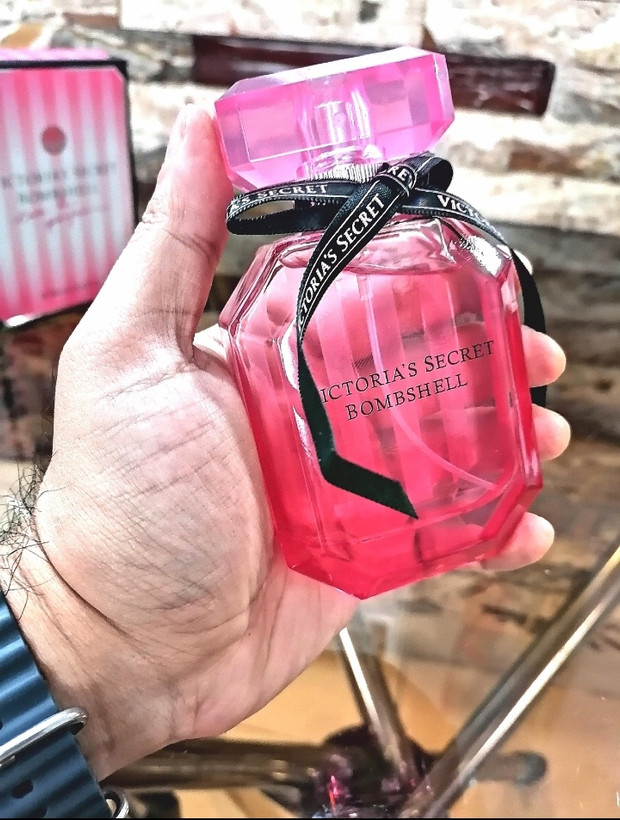 عطر ادکلن ویکتوریا سیکرت بامبشل نسخه تاپ مَسترکوالیتی سفارش اروپا بشرط استعلام بارکد/BOMBSHELL VICTORIAS SECRET