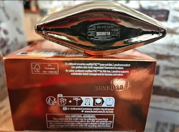 عطر ادکلن زنانه لانکوم لاویه بل / لاویستبل طلایی له اکستریت حجم 100 میل، بالاترین غلظت و کیفیت موجود مَسترکوالیتی سفارش اروپا بشرط استعلام بارکد / LANCOM la vie est belle