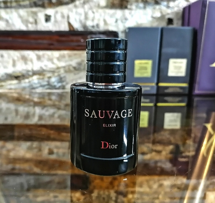 عطر ادکلن دیور ساواج/ساواژ الگزیر حجم 60 میل، مستر کوالیتی سفارش اروپا بشرط استعلام بارکد /Dior Sauvage Elixir